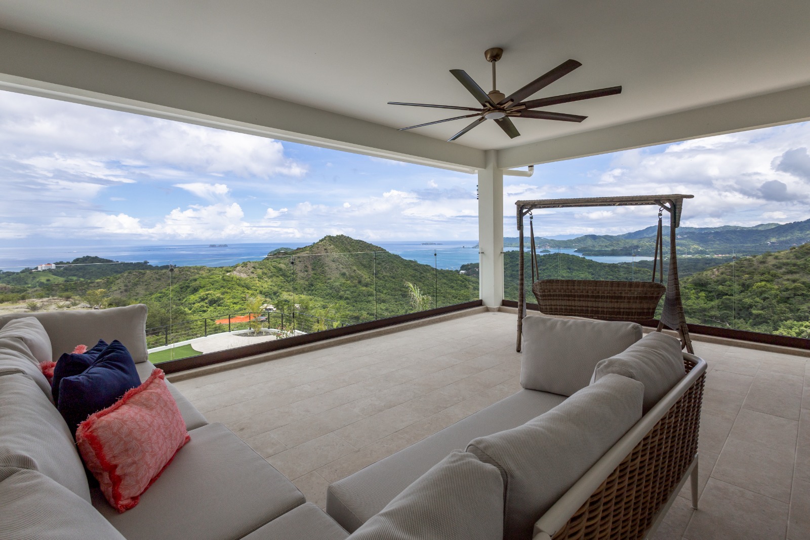 casa-bella-costa-rica-oceanview-estate-balcony-1