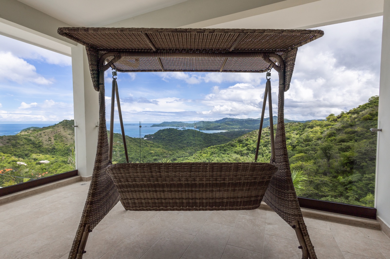 casa-bella-costa-rica-oceanview-estate-balcony-1