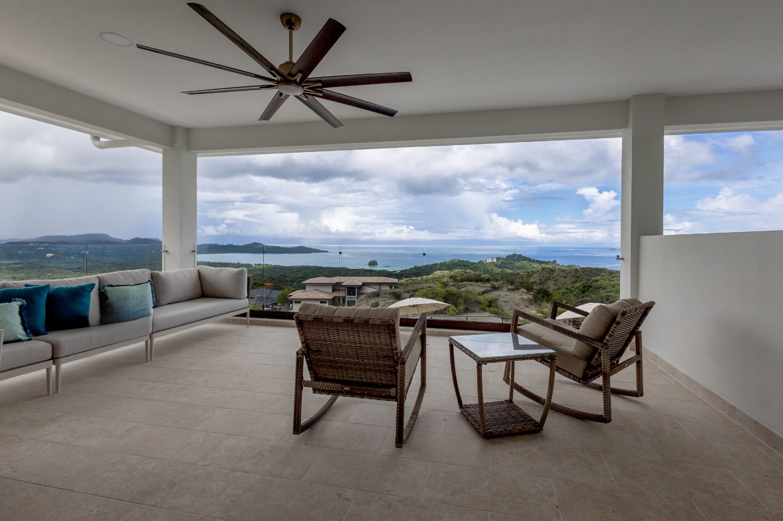 casa-bella-costa-rica-oceanview-estate-balcony-2