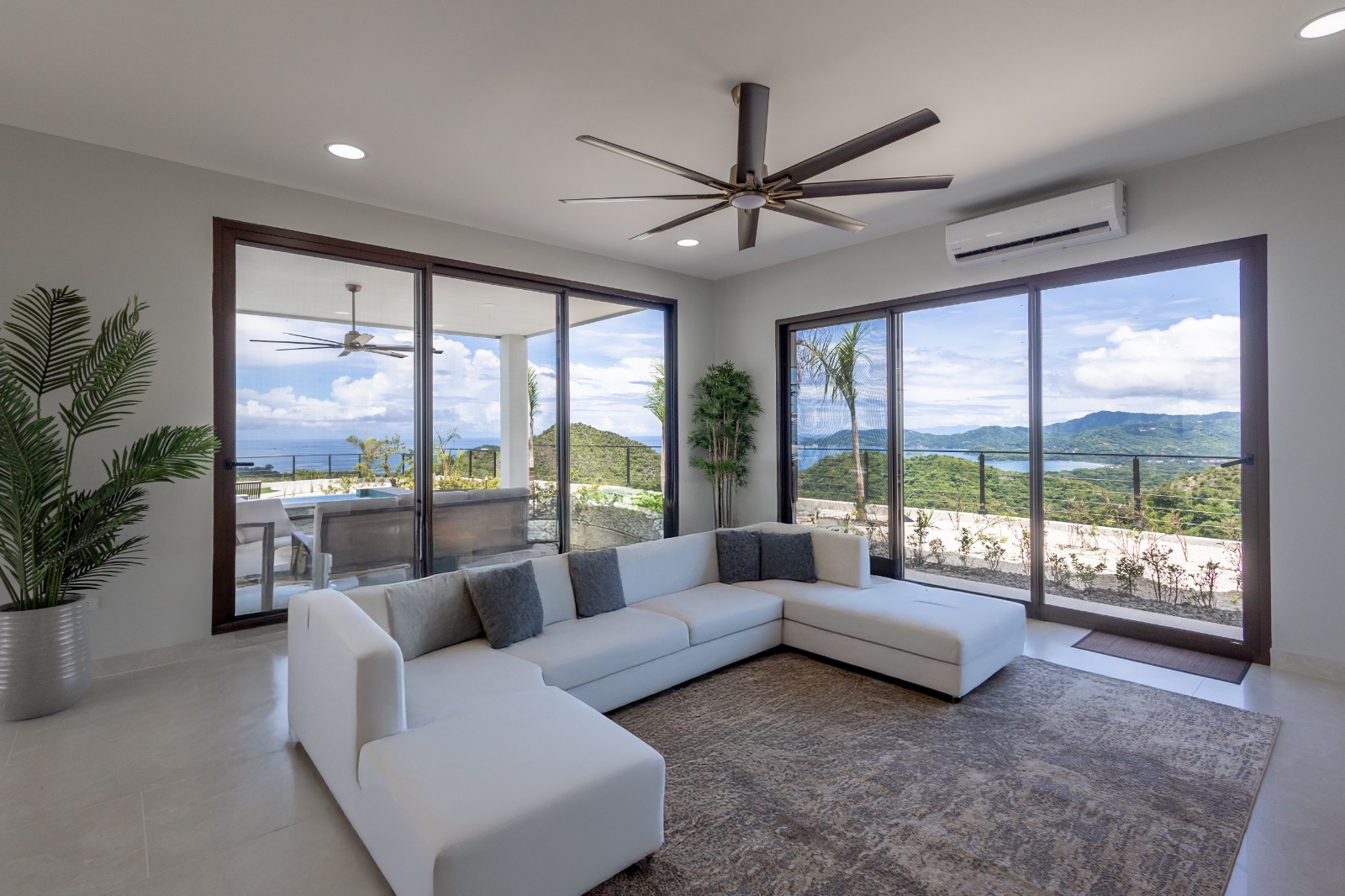 casa-bella-costa-rica-oceanview-estate-living-room