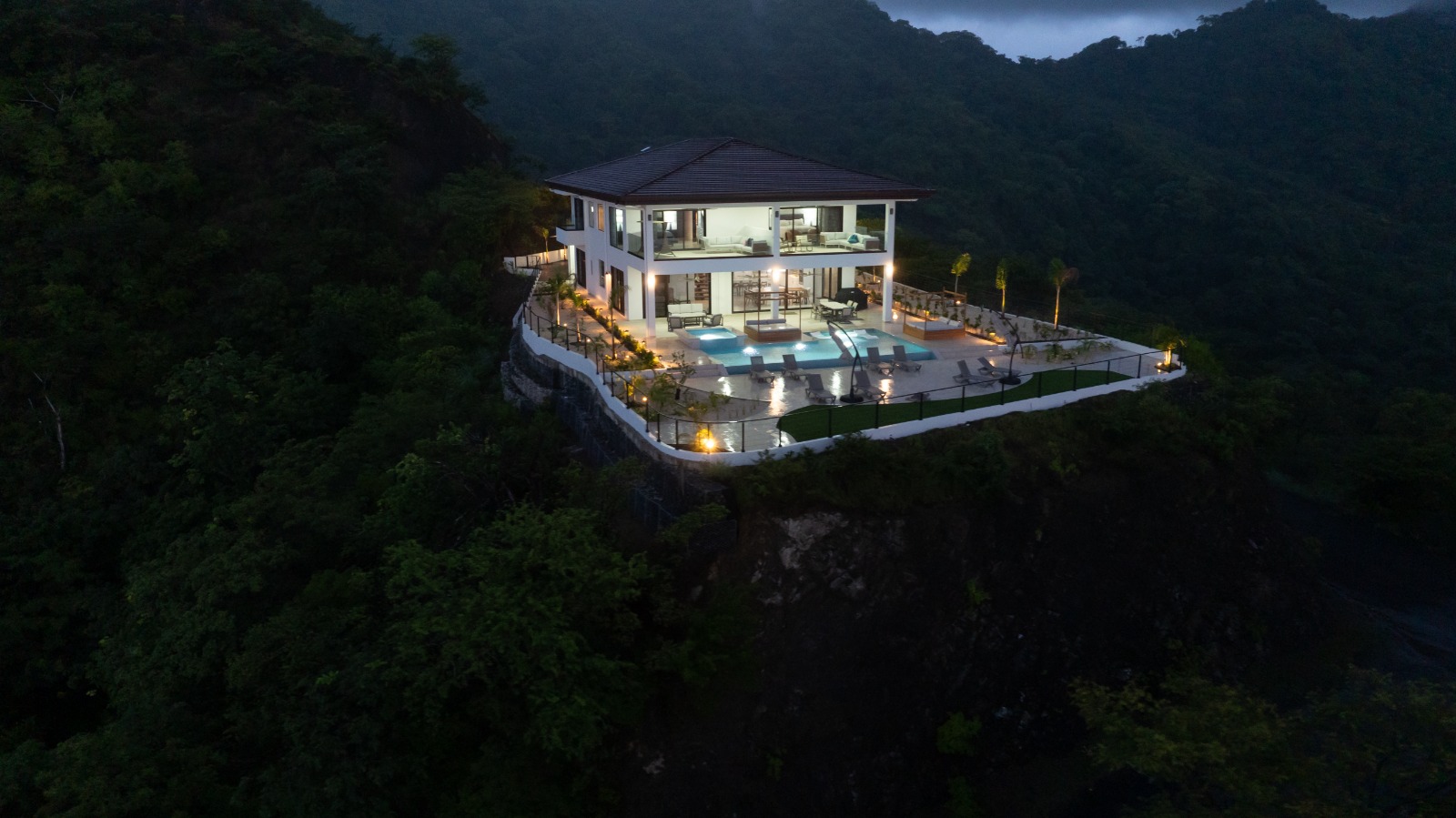 casa-bella-flamingo-costa-rica-backyard-night