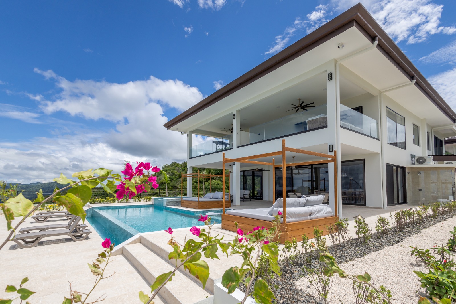 costa-rica-private-vacation-villa-backyard
